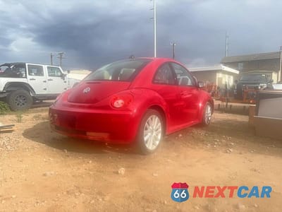 Czwarte zdjęcie samochodu z boku: 2008 VOLKSWAGEN NEW BEETLE S VIN:3VWRW31C18M508709 - miniatura