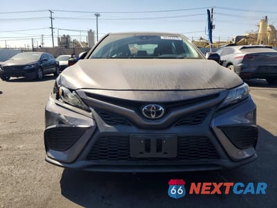 Piąte zdjęcie samochodu w środku: 2021 TOYOTA CAMRY SE VIN:4T1G11AK2MU553454 - miniatura