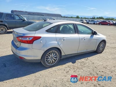 Trzecie zdjęcie samochodu z tyłu: 2012 FORD FOCUS SEL VIN:1FAHP3H21CL454255 - miniatura