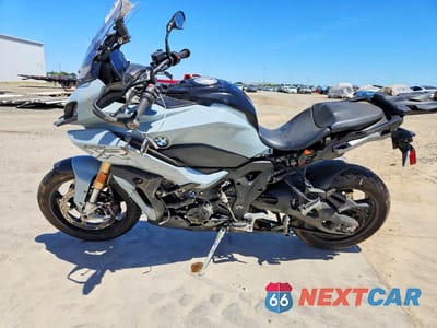 Trzecie zdjęcie samochodu z tyłu: 2020 BMW S 1000 XR VIN:WB10E4303LZJ83847 - miniatura