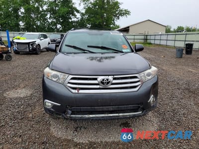 Piąte zdjęcie samochodu w środku: 2013 TOYOTA HIGHLANDER SE VIN:5TDBK3EH0DS218302 - miniatura