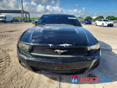 Piąte zdjęcie samochodu w środku: 2012 FORD MUSTANG VIN:1ZVBP8AM8C5287998 - miniatura