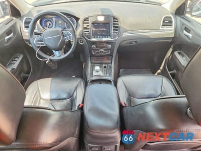 Zdjęcie 8 z 12 samochodu: 2018 CHRYSLER 300 TOURING VIN:2C3CCAAG3JH315592 - miniatura