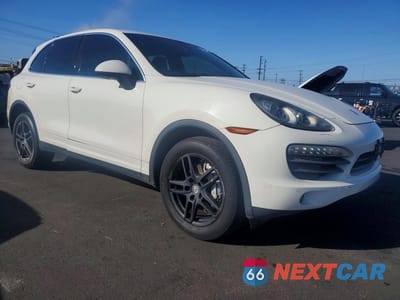 Czwarte zdjęcie samochodu z boku: 2011 PORSCHE CAYENNE S VIN:WP1AB2A25BLA42058 - miniatura