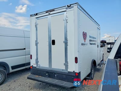 Trzecie zdjęcie samochodu z tyłu: 2022 CHEVROLET EXPRESS G3500 VIN:1GB0GRF73N1166703 - miniatura