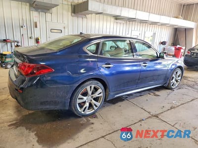 Trzecie zdjęcie samochodu z tyłu: 2017 INFINITI Q70L 3.7 VIN:JN1BY1PP0HM170506 - miniatura