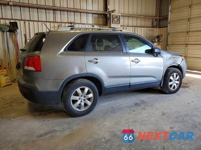 Trzecie zdjęcie samochodu z tyłu: 2012 KIA SORENTO LX VIN:5XYKT3A67CG230251 - miniatura
