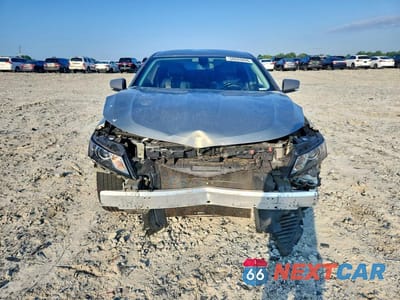 Piąte zdjęcie samochodu w środku: 2018 CHEVROLET IMPALA LT VIN:2G1105S36J9177936 - miniatura