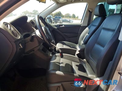 Zdjęcie 7 z 12 samochodu: 2011 VOLKSWAGEN TIGUAN S/SE/SEL VIN:WVGBV7AX4BW513777 - miniatura