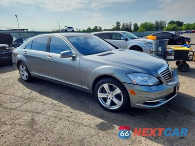 Czwarte zdjęcie samochodu z boku: 2011 MERCEDES-BENZ S 550 4MATIC VIN:WDDNG8GB8BA366623 - miniatura