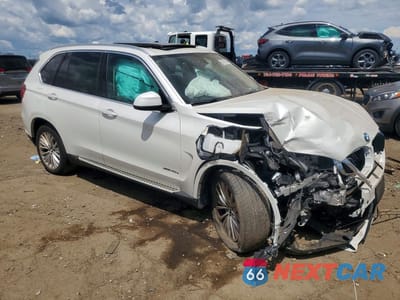 Czwarte zdjęcie samochodu z boku: 2016 BMW X5 XDR40E VIN:5UXKT0C57G0S75607 - miniatura