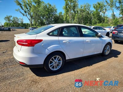 Trzecie zdjęcie samochodu z tyłu: 2015 FORD FOCUS SE VIN:1FADP3F2XFL263276 - miniatura