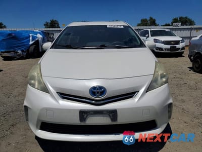 Piąte zdjęcie samochodu w środku: 2014 TOYOTA PRIUS V THREE VIN:JTDZN3EU5E3312732 - miniatura