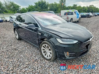 Czwarte zdjęcie samochodu z boku: 2016 TESLA MODEL X VIN:5YJXCBE23GF006981 - miniatura