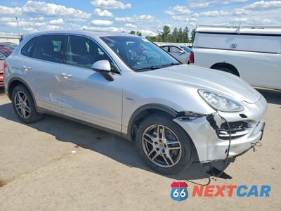 Czwarte zdjęcie samochodu z boku: 2013 PORSCHE CAYENNE VIN:WP1AF2A2XDLA39924 - miniatura