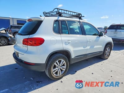 Trzecie zdjęcie samochodu z tyłu: 2017 VOLKSWAGEN TIGUAN S VIN:WVGAV7AX0HK038480 - miniatura