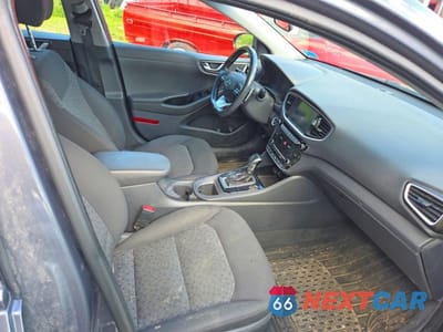 Piąte zdjęcie samochodu w środku: 2018 HYUNDAI IONIQ SEL VIN:KMHC75LC6JU073925 - miniatura