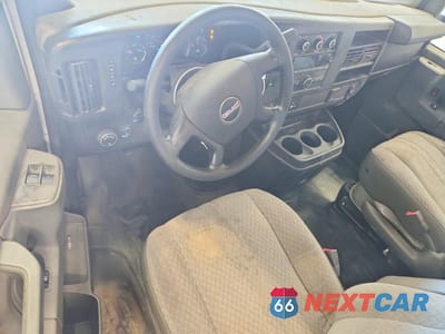 Zdjęcie 8 z 13 samochodu: 2016 GMC SAVANA 3500 CARGO DELIVERY VAN VIN:1GTZ7HFG5G1131788 - miniatura
