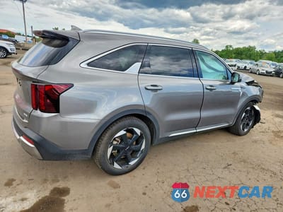 Trzecie zdjęcie samochodu z tyłu: 2025 KIA SORENTO EX VIN:KNDRHDJG1S5420407 - miniatura