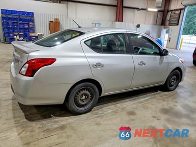 Trzecie zdjęcie samochodu z tyłu: 2019 NISSAN VERSA SV VIN:3N1CN7AP7KL880464 - miniatura