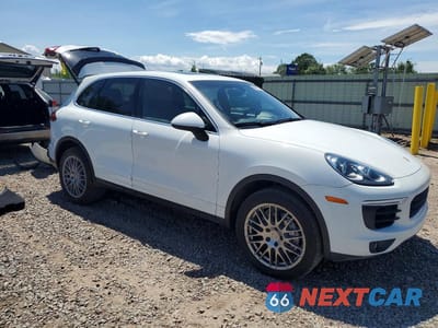 Czwarte zdjęcie samochodu z boku: 2016 PORSCHE CAYENNE S VIN:WP1AB2A25GLA95480 - miniatura