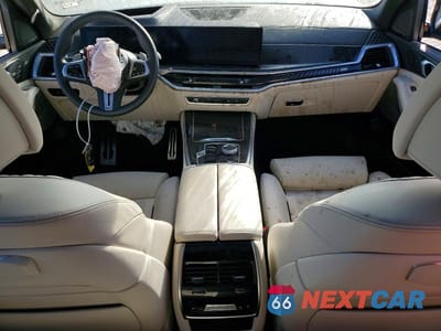 Zdjęcie 8 z 14 samochodu: 2026 BMW X5 M60I VIN:5UX33EU07T9170107 - miniatura