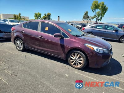 Czwarte zdjęcie samochodu z boku: 2017 KIA FORTE LX VIN:3KPFL4A75HE147003 - miniatura