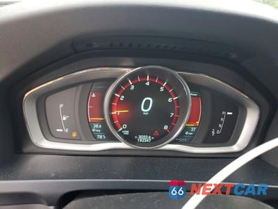 Zdjęcie 9 z 14 samochodu: 2015 VOLVO V60 PREMIER VIN:YV126MEB5F1188679 - miniatura