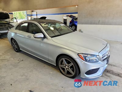 Czwarte zdjęcie samochodu z boku: 2015 MERCEDES-BENZ C 300 4MATIC VIN:55SWF4KB1FU095417 - miniatura