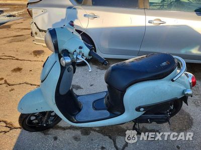 Trzecie zdjęcie samochodu z tyłu: 2022 HONDA NCW50 VIN:JH2AF7710NK501404 - miniatura
