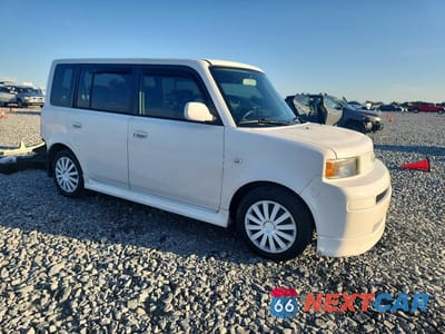 Czwarte zdjęcie samochodu z boku: 2004 TOYOTA SCION XB VIN:JTLKT324240152647 - miniatura