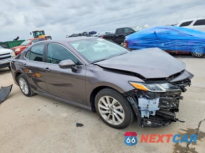 Czwarte zdjęcie samochodu z boku: 2023 TOYOTA CAMRY LE VIN:4T1C11AK1PU128312 - miniatura