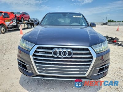 Piąte zdjęcie samochodu w środku: 2017 AUDI Q7 PREMIUM PLUS VIN:WA1LAAF75HD035524 - miniatura