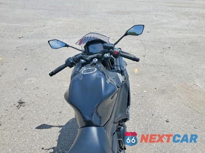 Zdjęcie 6 z 9 samochodu: 2026 KAWASAKI EX650 R VIN:ML5EXER15TDAJ5405 - miniatura