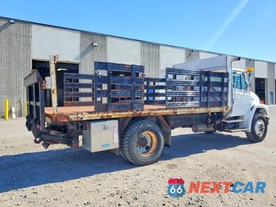 Czwarte zdjęcie samochodu z boku: 2000 FREIGHTLINER FL70 FLATBED TRUCK VIN:1FV6HJBA9YHA90381 - miniatura