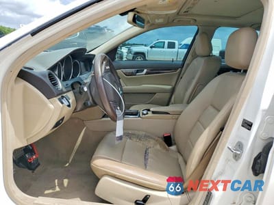 Zdjęcie 7 z 12 samochodu: 2013 MERCEDES-BENZ C 250 VIN:WDDGF4HB6DR287619 - miniatura