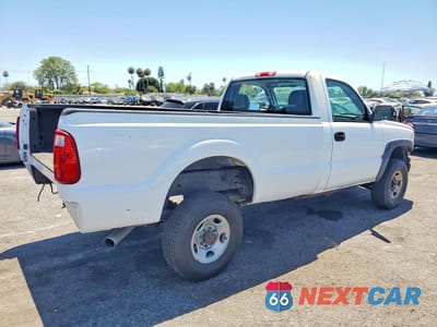 Trzecie zdjęcie samochodu z tyłu: 2004 CHEVROLET SILVERADO C2500 HEAVY DUTY VIN:1GBHC24UX4E175162 - miniatura