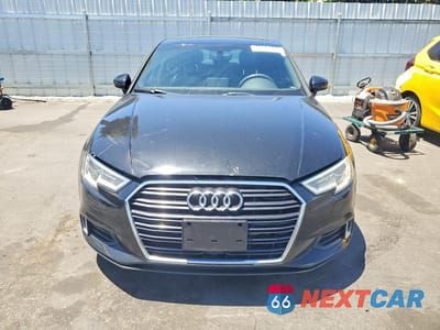 Piąte zdjęcie samochodu w środku: 2017 AUDI A3 PREMIUM VIN:WAUAUGFF5H1033320 - miniatura