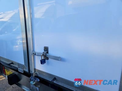 Zdjęcie 10 z 13 samochodu: 2023 FORD E350 REFRIGERATED BOX TRUCK VIN:1FDWE3FK5PDD09757 - miniatura