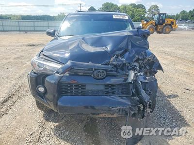 Piąte zdjęcie samochodu w środku: 2022 TOYOTA 4RUNNER SR5 VIN:JTEMU5JR8N6027043 - miniatura