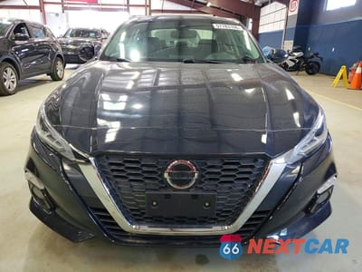Piąte zdjęcie samochodu w środku: 2019 NISSAN ALTIMA SL VIN:1N4BL4EV2KC170492 - miniatura