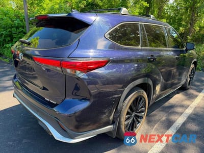 Trzecie zdjęcie samochodu z tyłu: 2023 TOYOTA HIGHLANDER XSE VIN:5TDKDRBH0PS019871 - miniatura