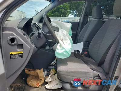 Zdjęcie 7 z 13 samochodu: 2005 HYUNDAI TUCSON GL VIN:KM8JM12B65U092580 - miniatura