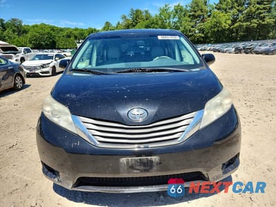 Piąte zdjęcie samochodu w środku: 2013 TOYOTA SIENNA XLE 8-PASSENGER VIN:5TDYK3DC5DS316502 - miniatura