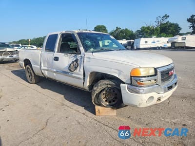 Czwarte zdjęcie samochodu z boku: 2004 GMC NEW SIERRA C1500 VIN:2GTEC19V741109325 - miniatura