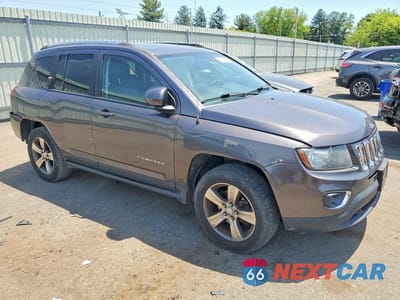 Czwarte zdjęcie samochodu z boku: 2016 JEEP COMPASS LATITUDE VIN:1C4NJDEB5GD706999 - miniatura