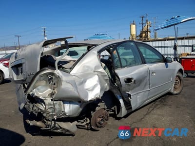 Trzecie zdjęcie samochodu z tyłu: 2004 NISSAN ALTIMA 2.5 VIN:1N4AL11D04C133516 - miniatura