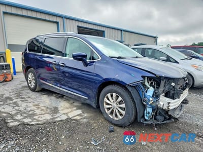 Czwarte zdjęcie samochodu z boku: 2019 CHRYSLER PACIFICA TOURING L VIN:2C4RC1BG1KR561041 - miniatura