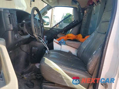 Zdjęcie 8 z 13 samochodu: 2018 CHEVROLET EXPRESS G3500 VIN:1GCZGGFG1J1269488 - miniatura