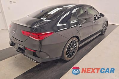 Czwarte zdjęcie samochodu z boku: 2023 MERCEDES-BENZ CLA 250 VIN:W1K5J4GB4PN373112 - miniatura